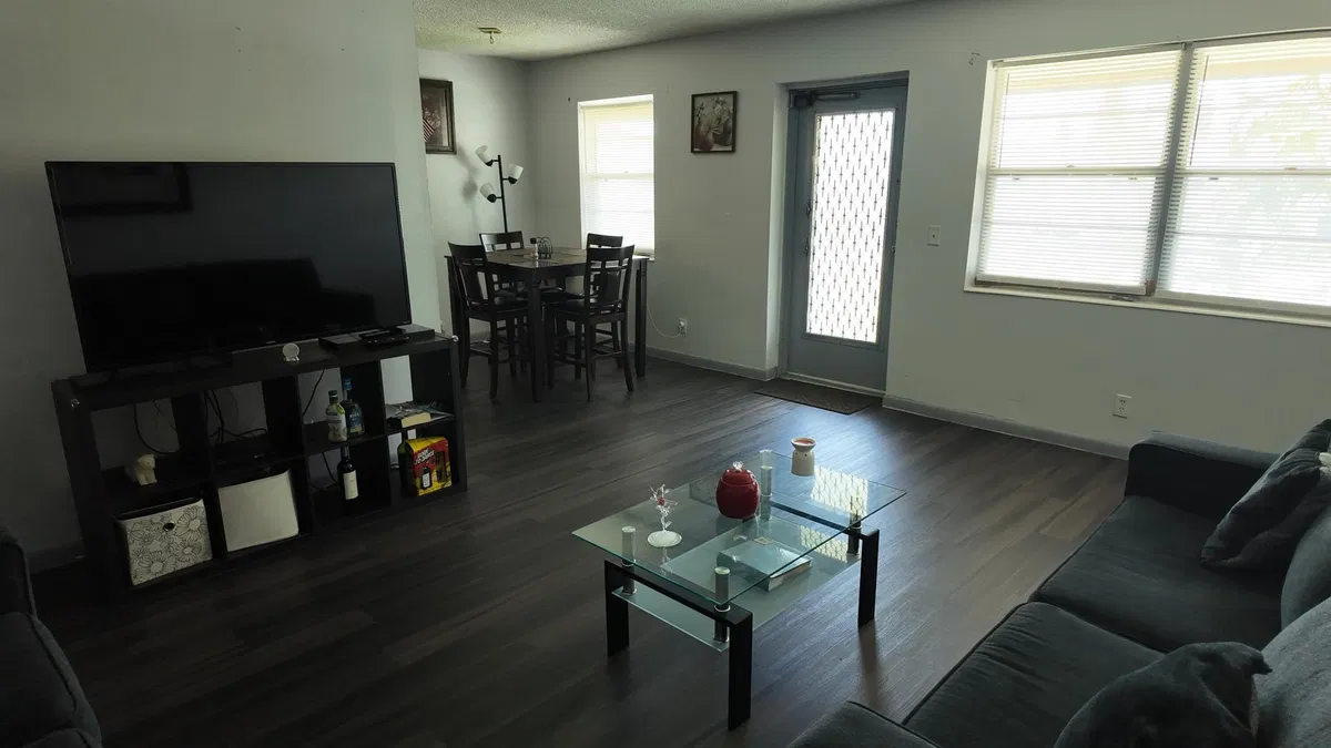 Unit 326 photo 7