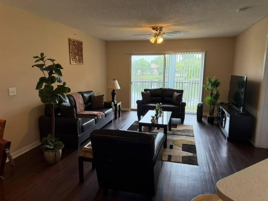 Unit 1205 photo 4