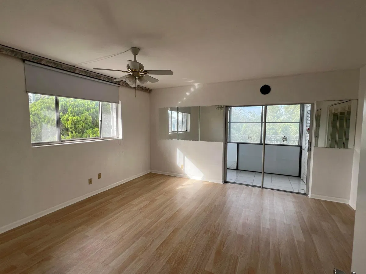 Unit 207 photo 13