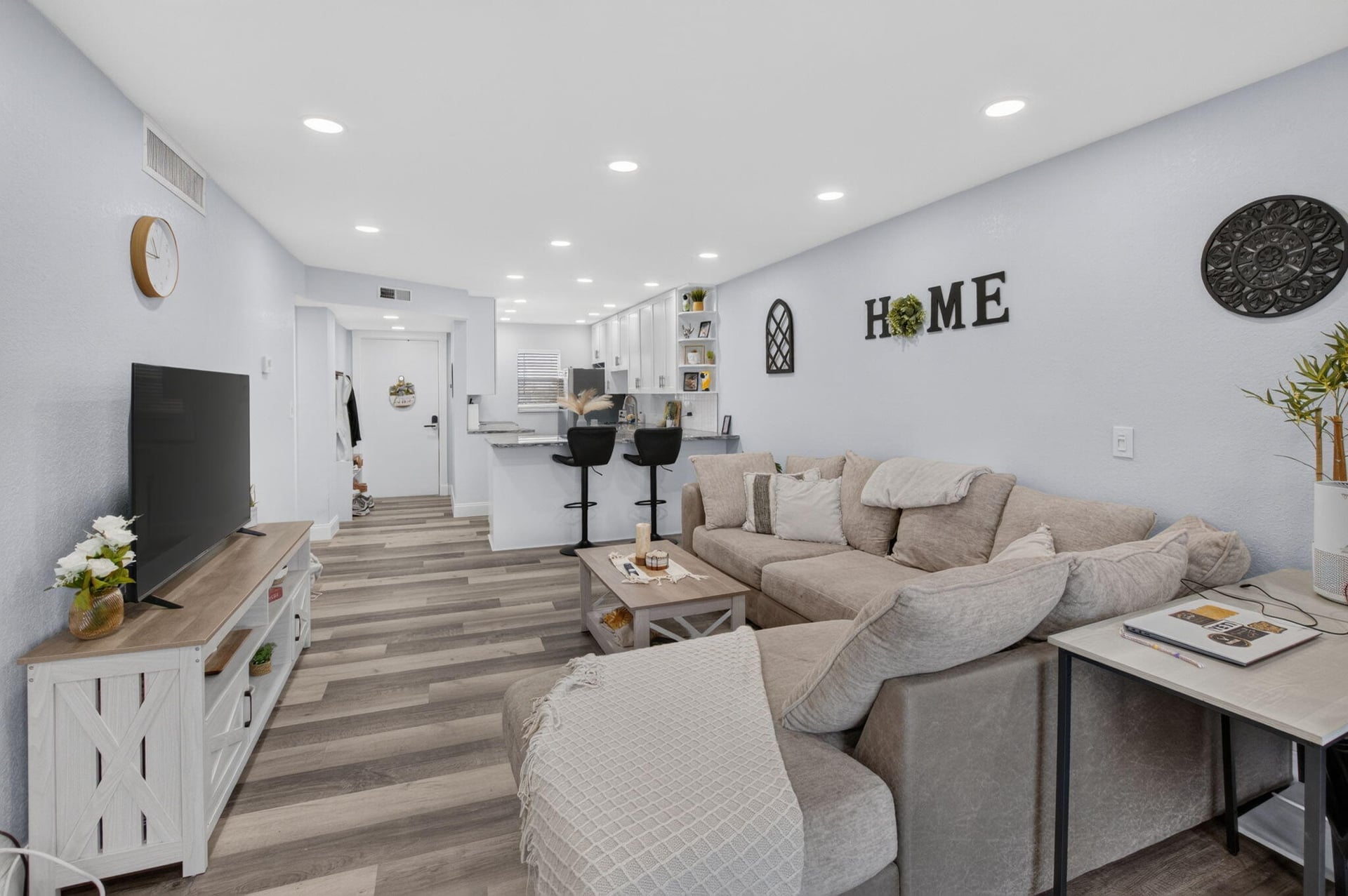 Unit 4030 photo 10