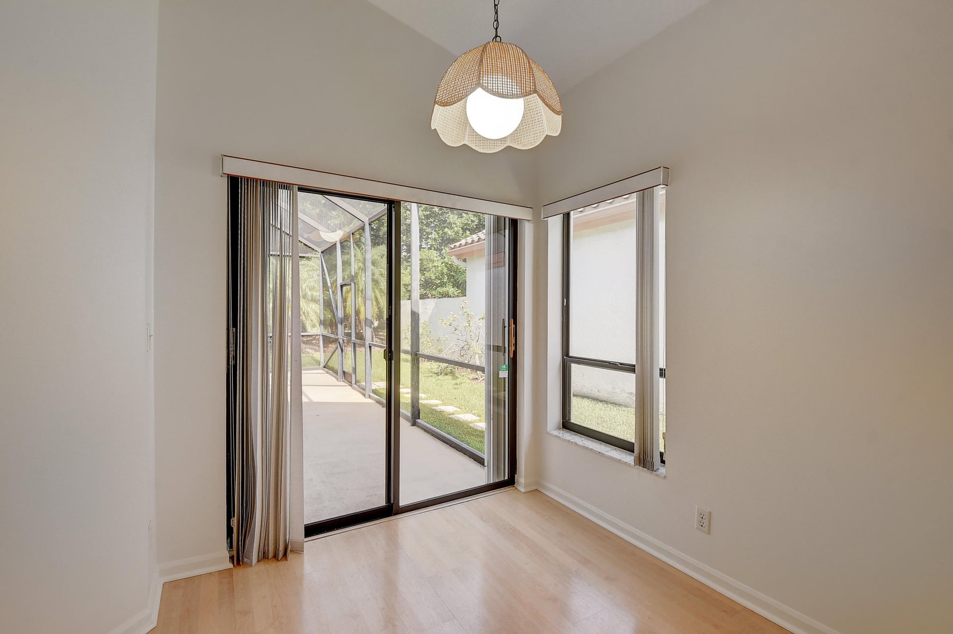  Residence photo 16