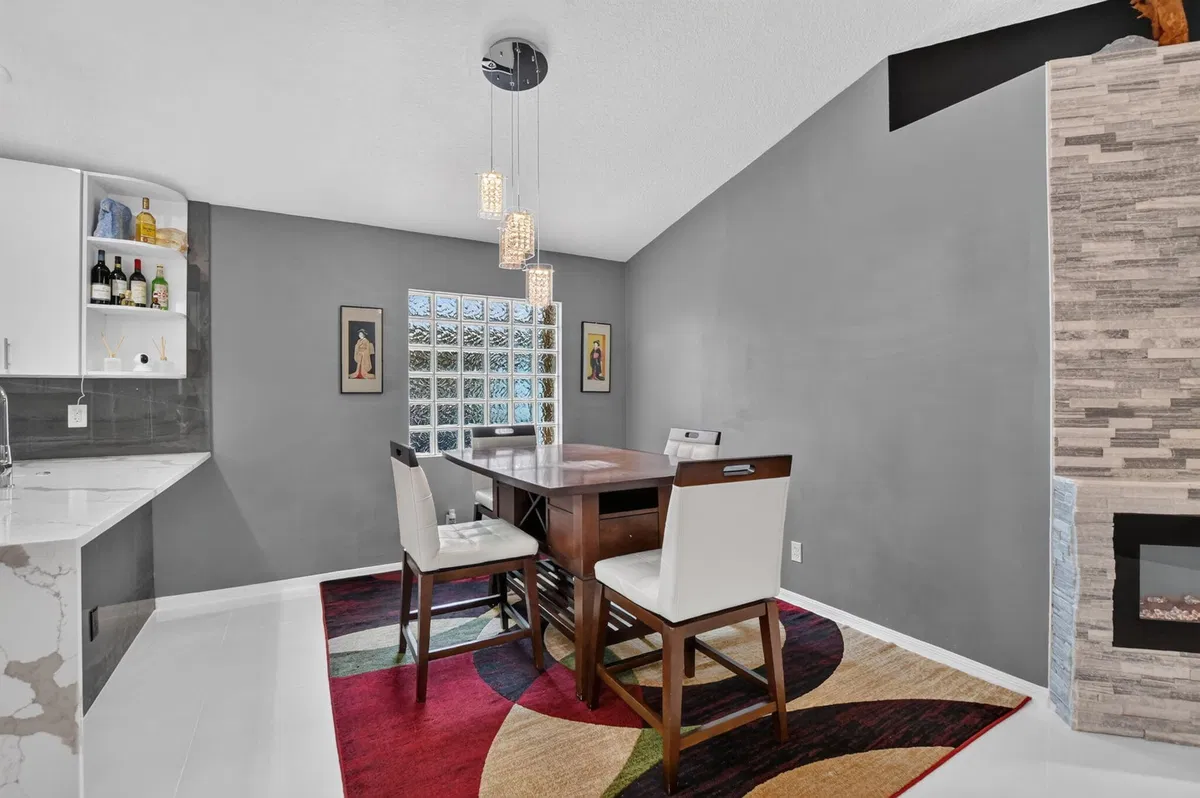  Residence photo 10