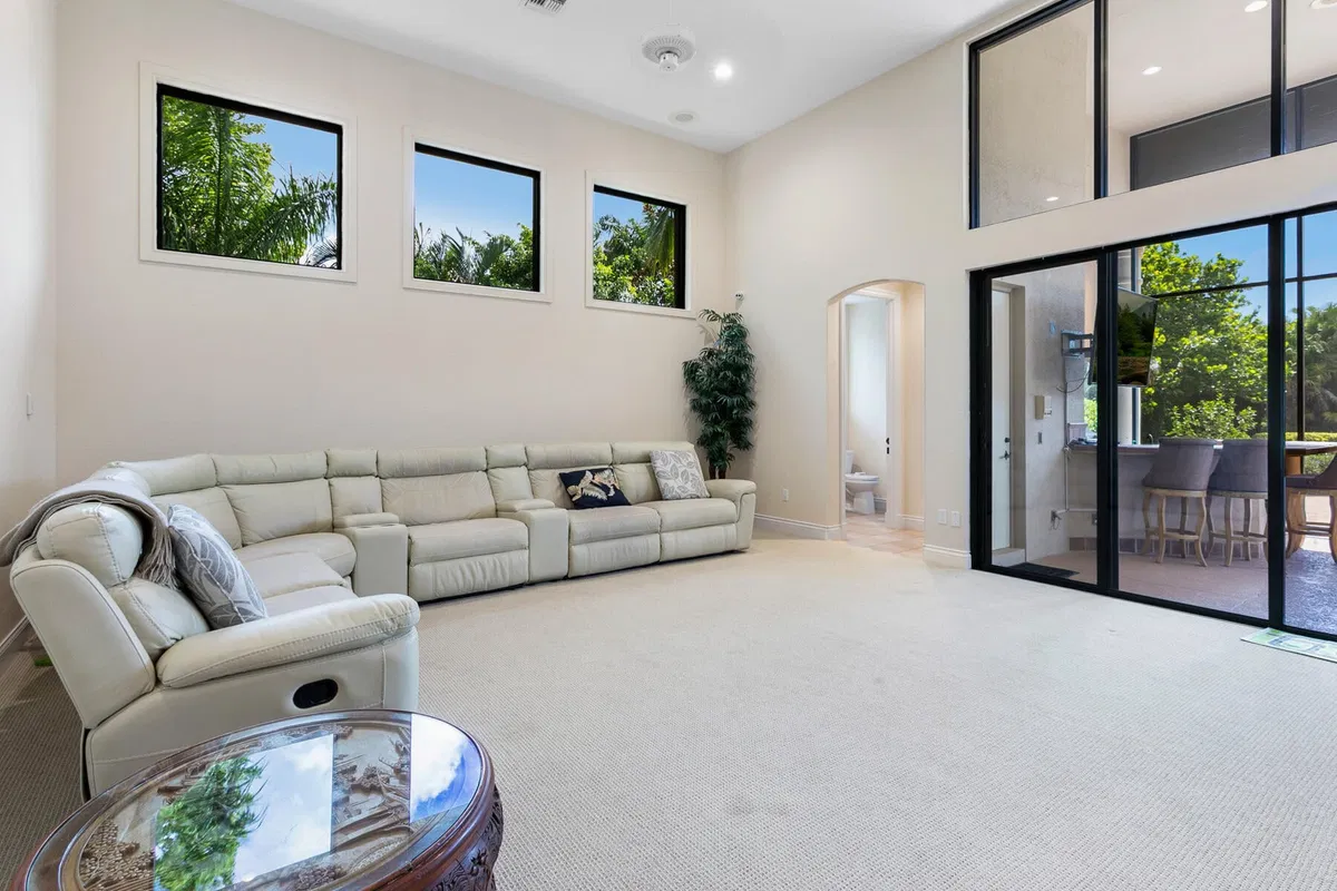  Residence photo 10