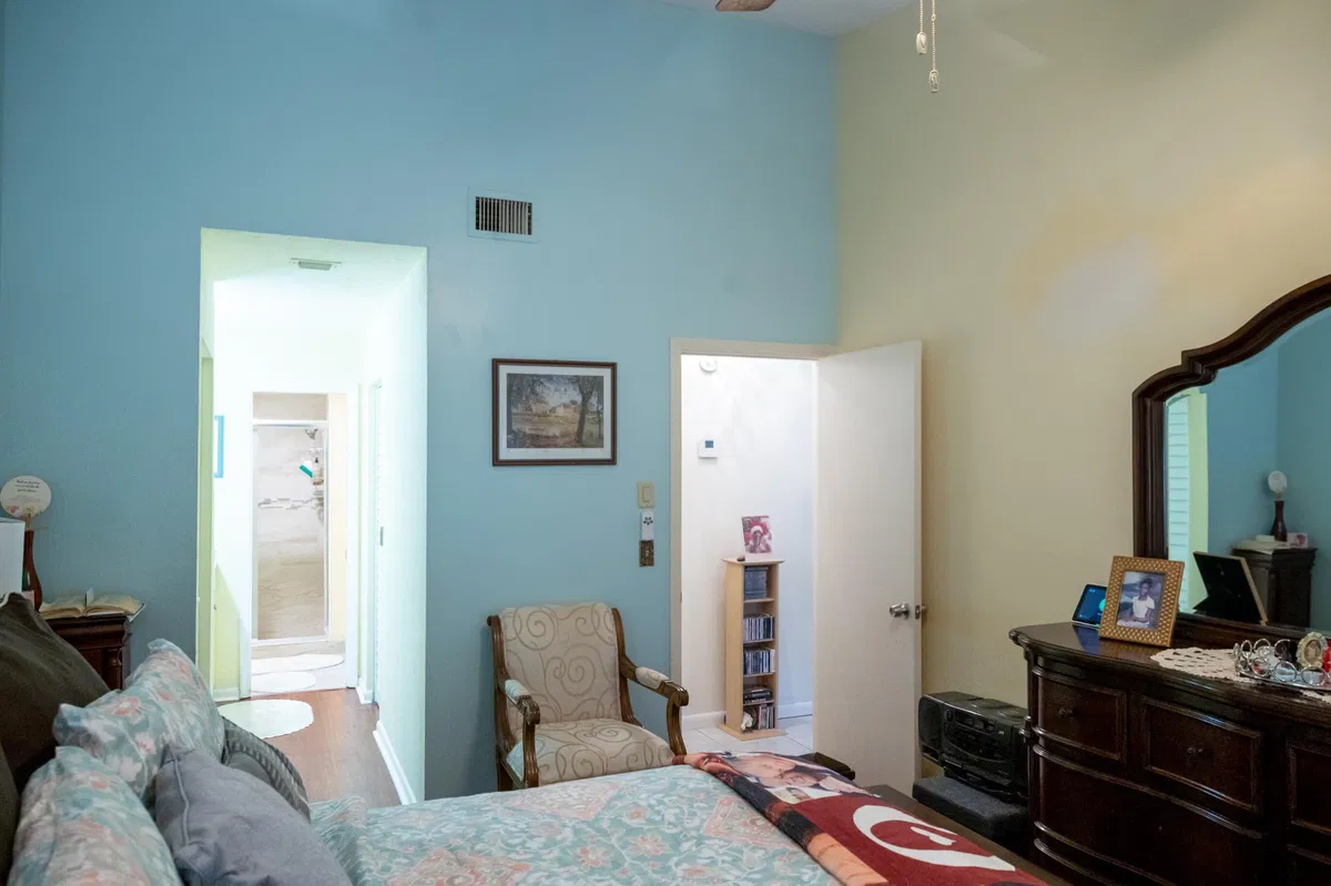 Unit C photo 13