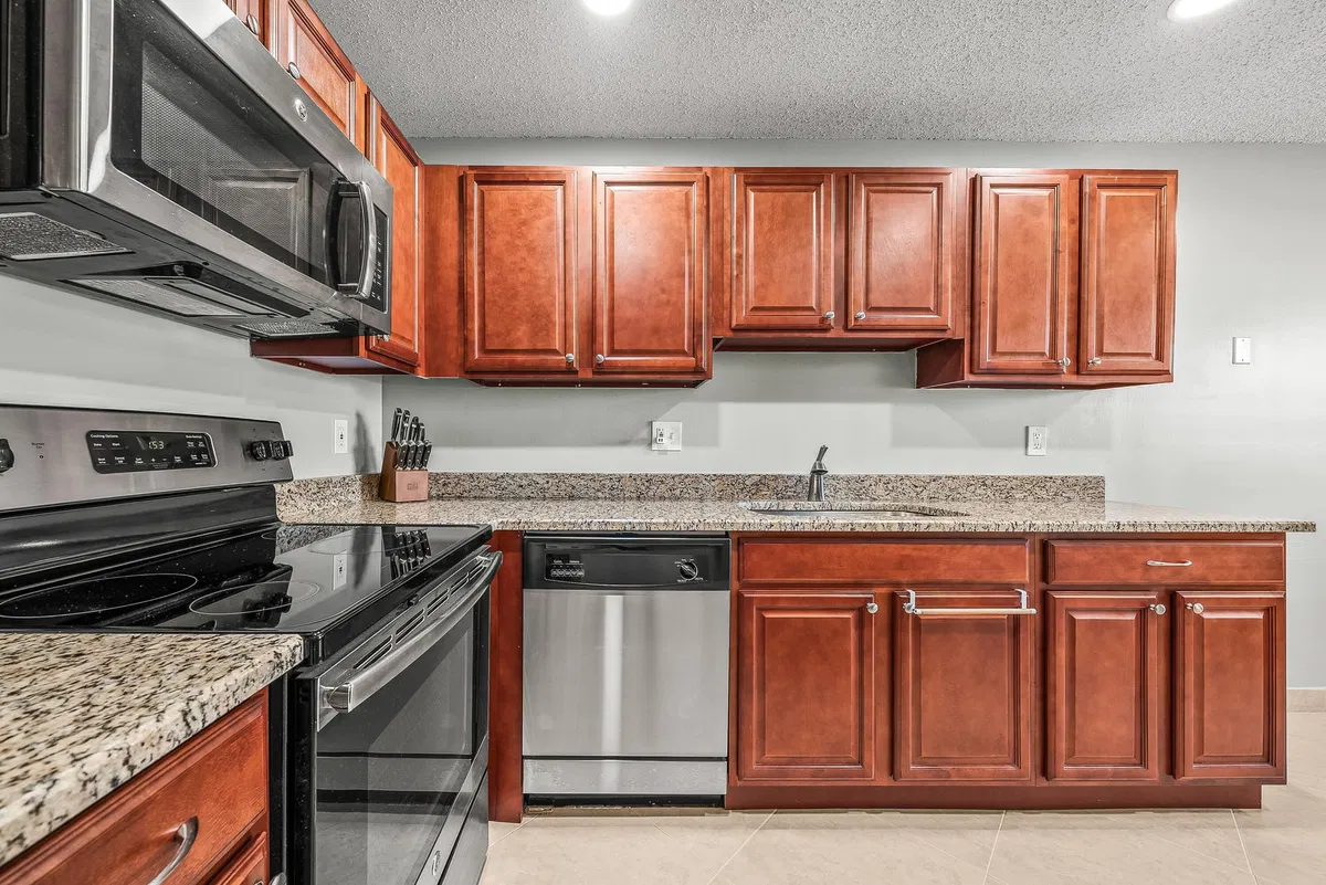 Unit 203 photo 7
