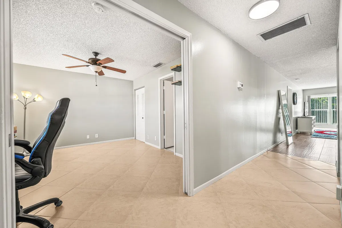Unit 203 photo 10