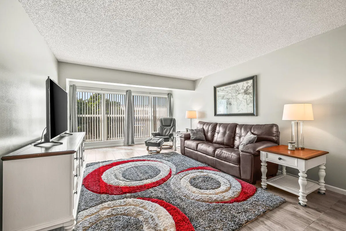 Unit 203 photo 16