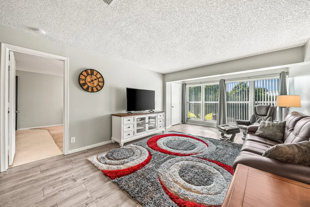 Unit 203 photo 19