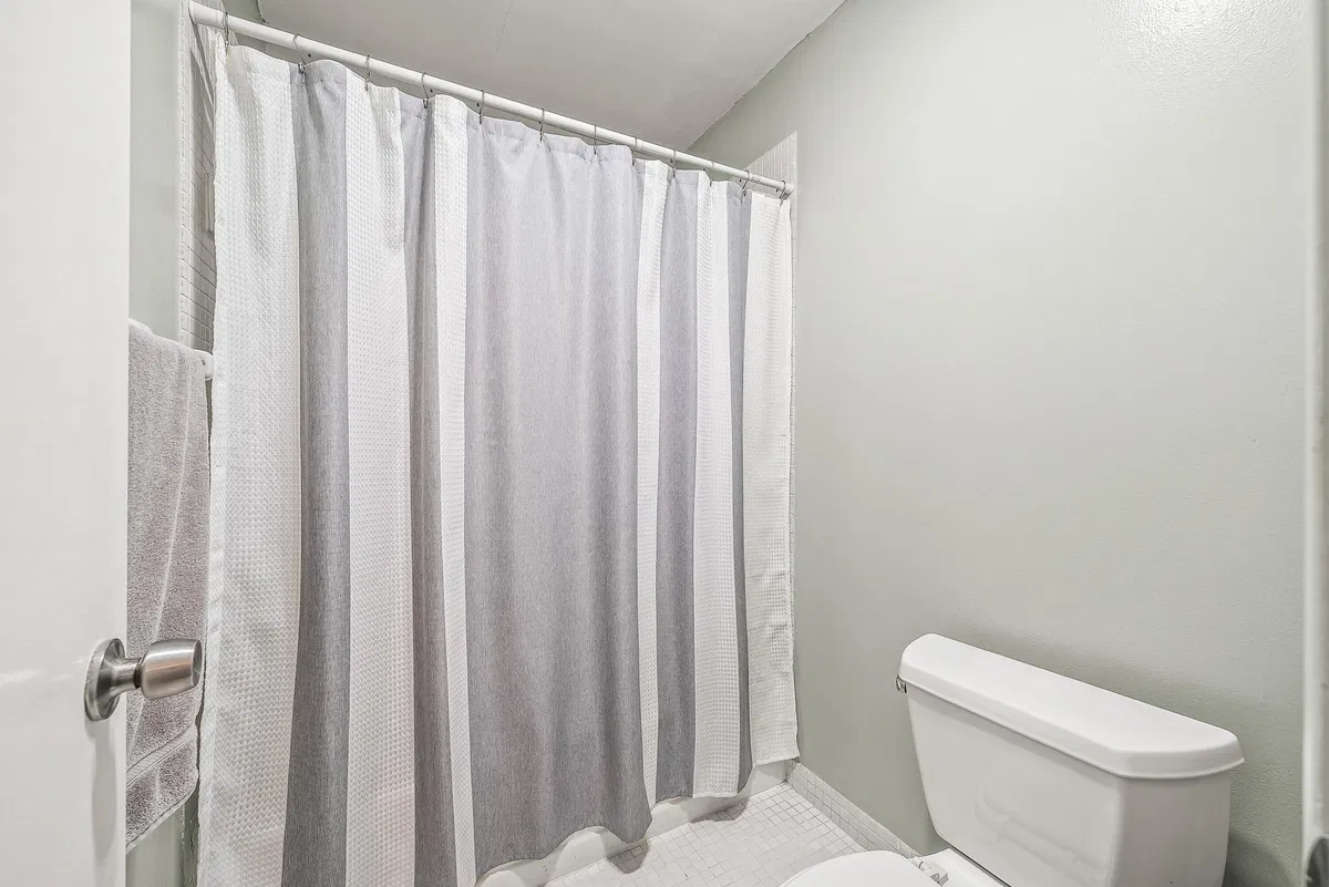 Unit 203 photo 22