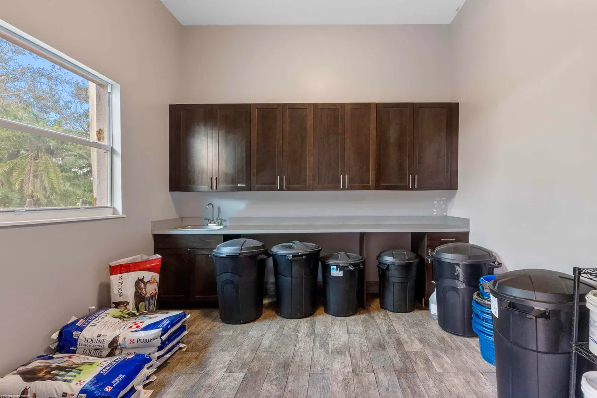Residence photo 16