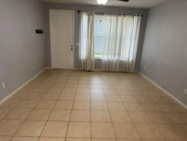 Unit 115 photo 7