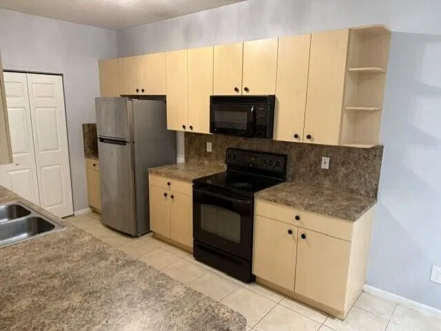 Unit 115 photo 10