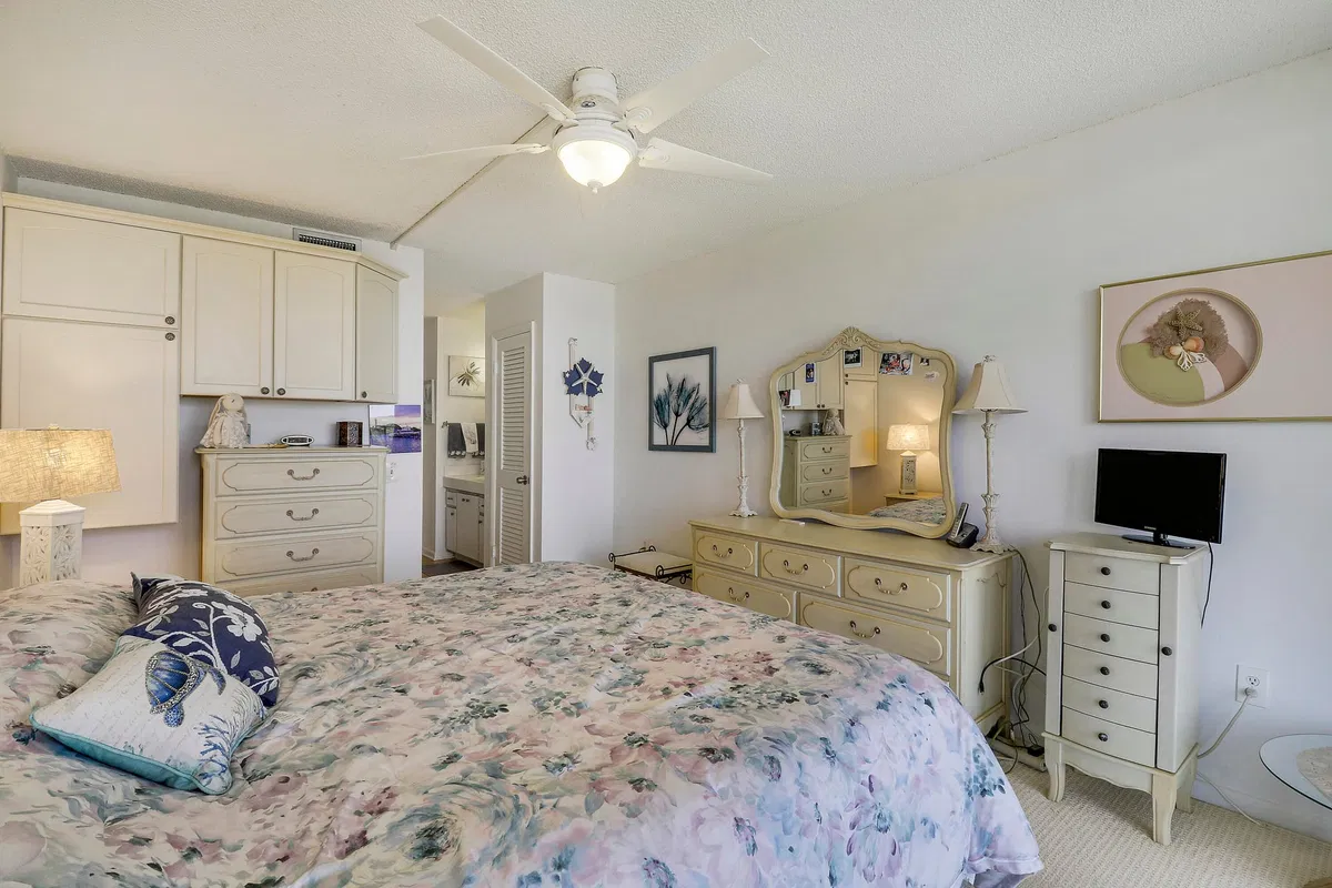 Unit 605 photo 10