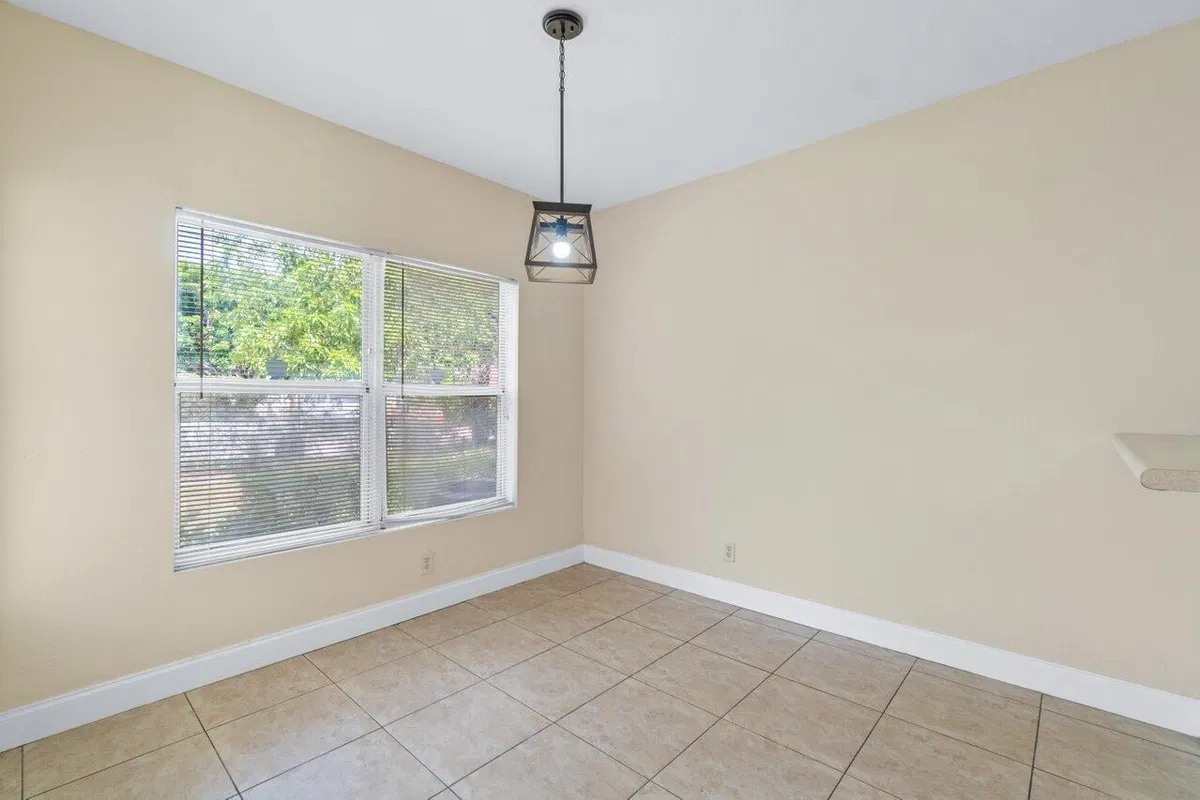 Unit 809 photo 25
