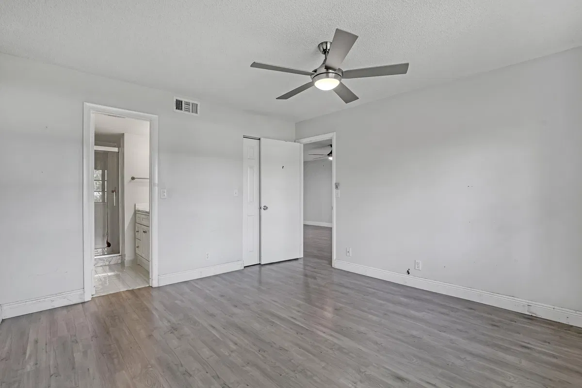 Unit 103 photo 13