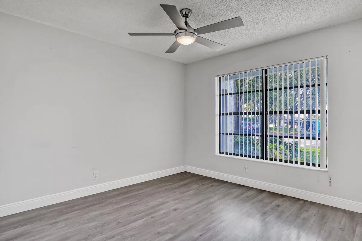 Unit 103 photo 19
