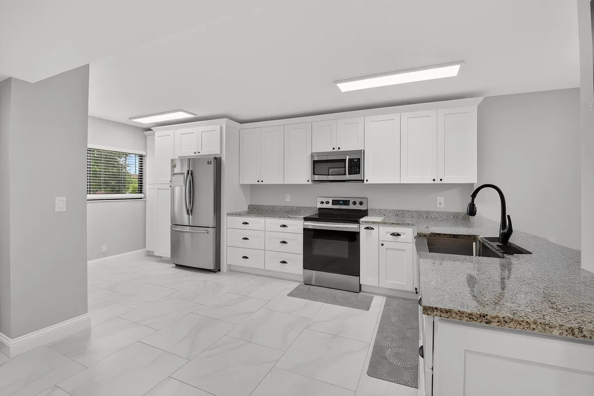 Unit 213 photo 4