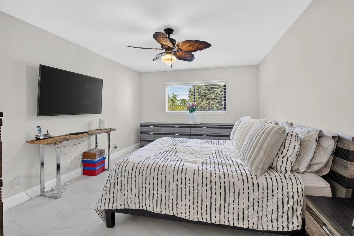 Unit 213 photo 19