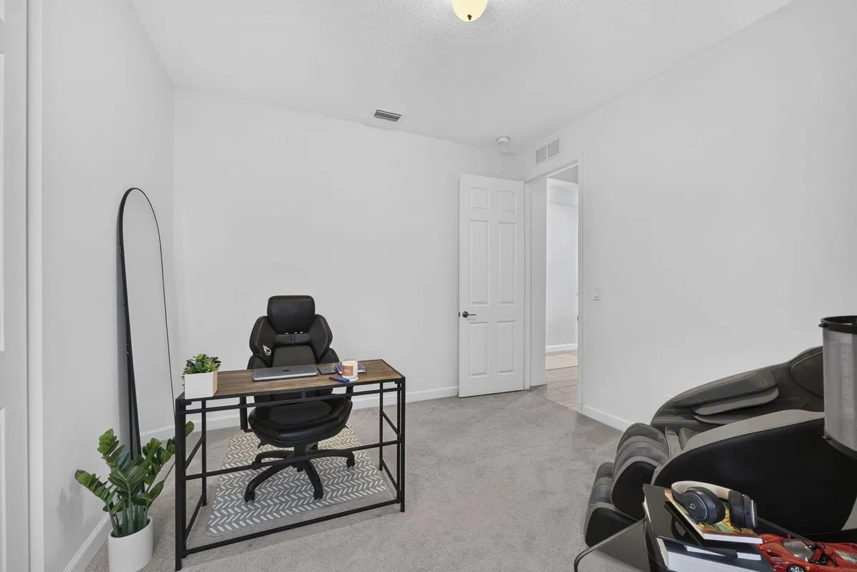Residence photo 16
