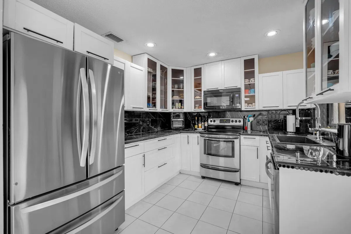 Residence photo 16