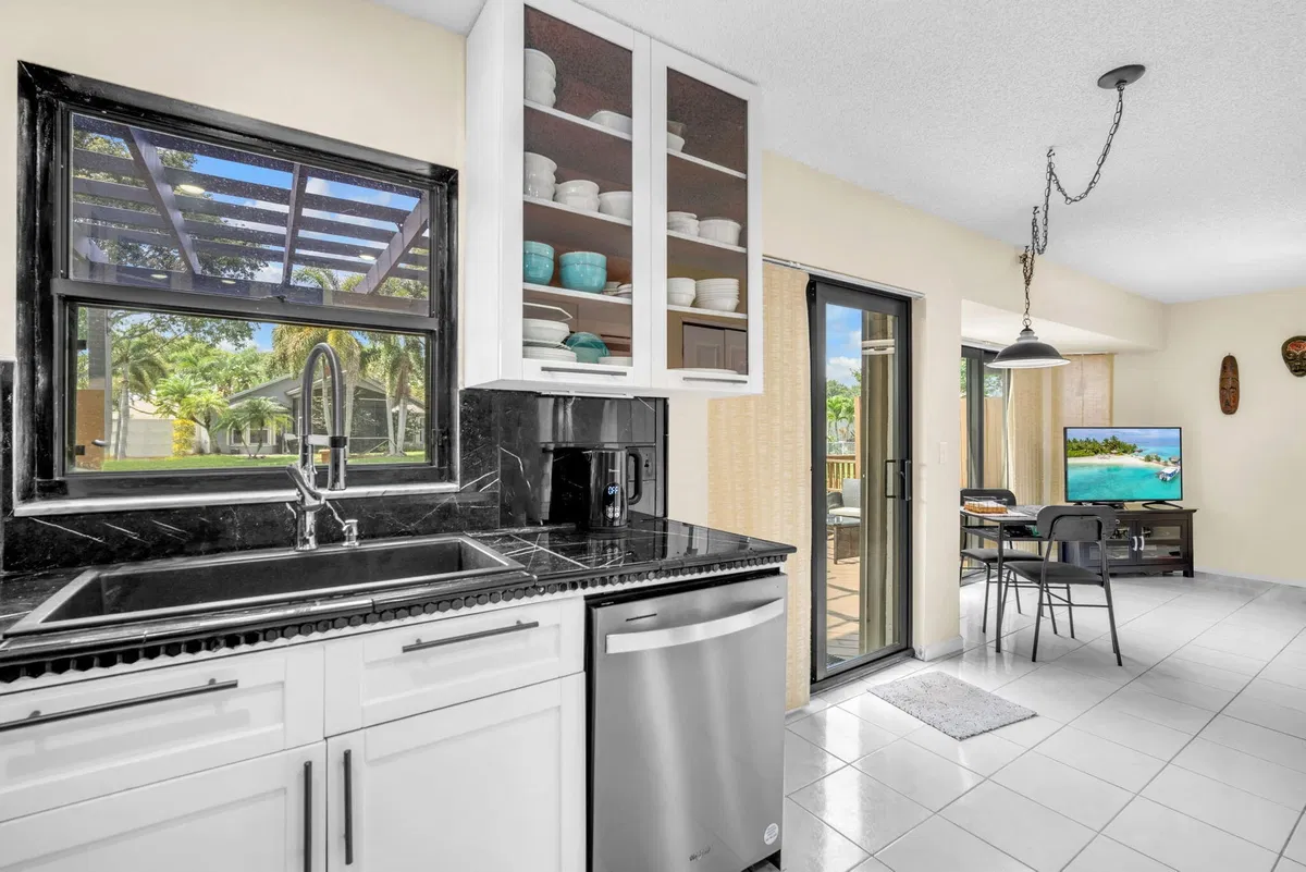 Residence photo 19