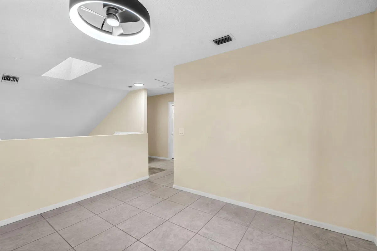 Residence photo 25