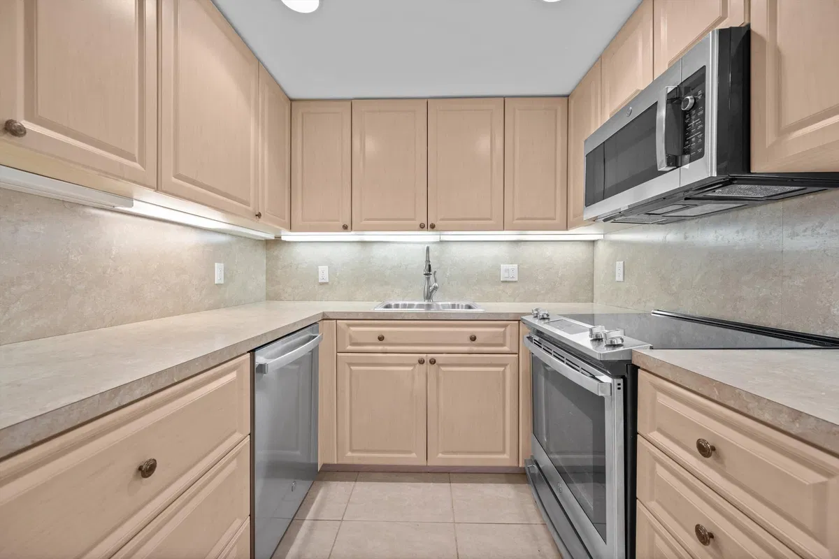 South Palm Beach Unit 416 photo 4