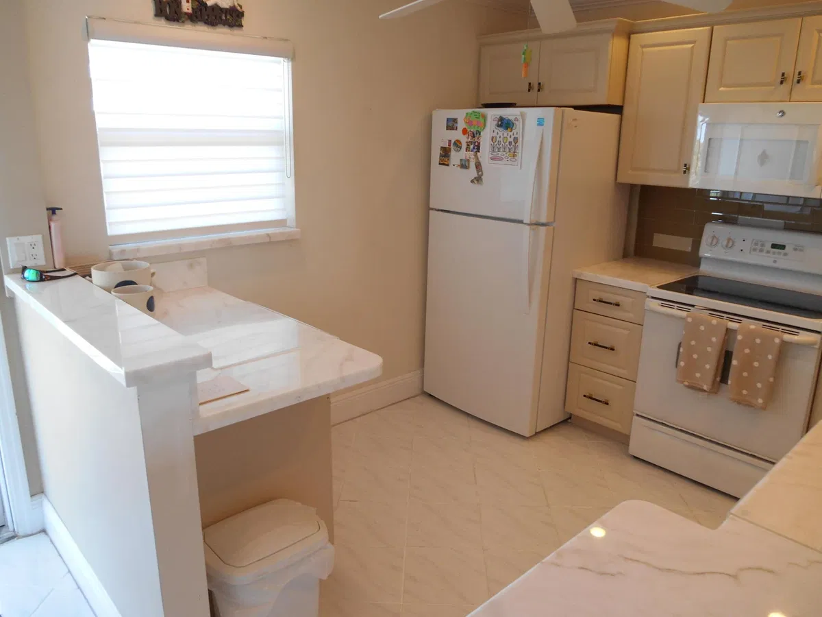 Unit 406 photo 7