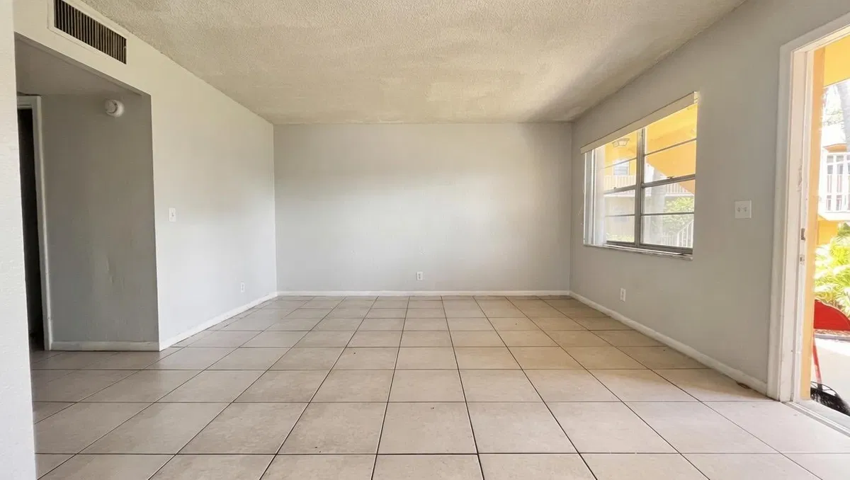 Unit 111 photo 7