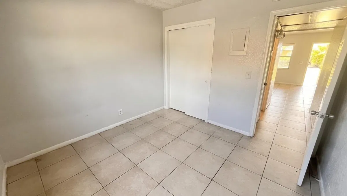 Unit 111 photo 16