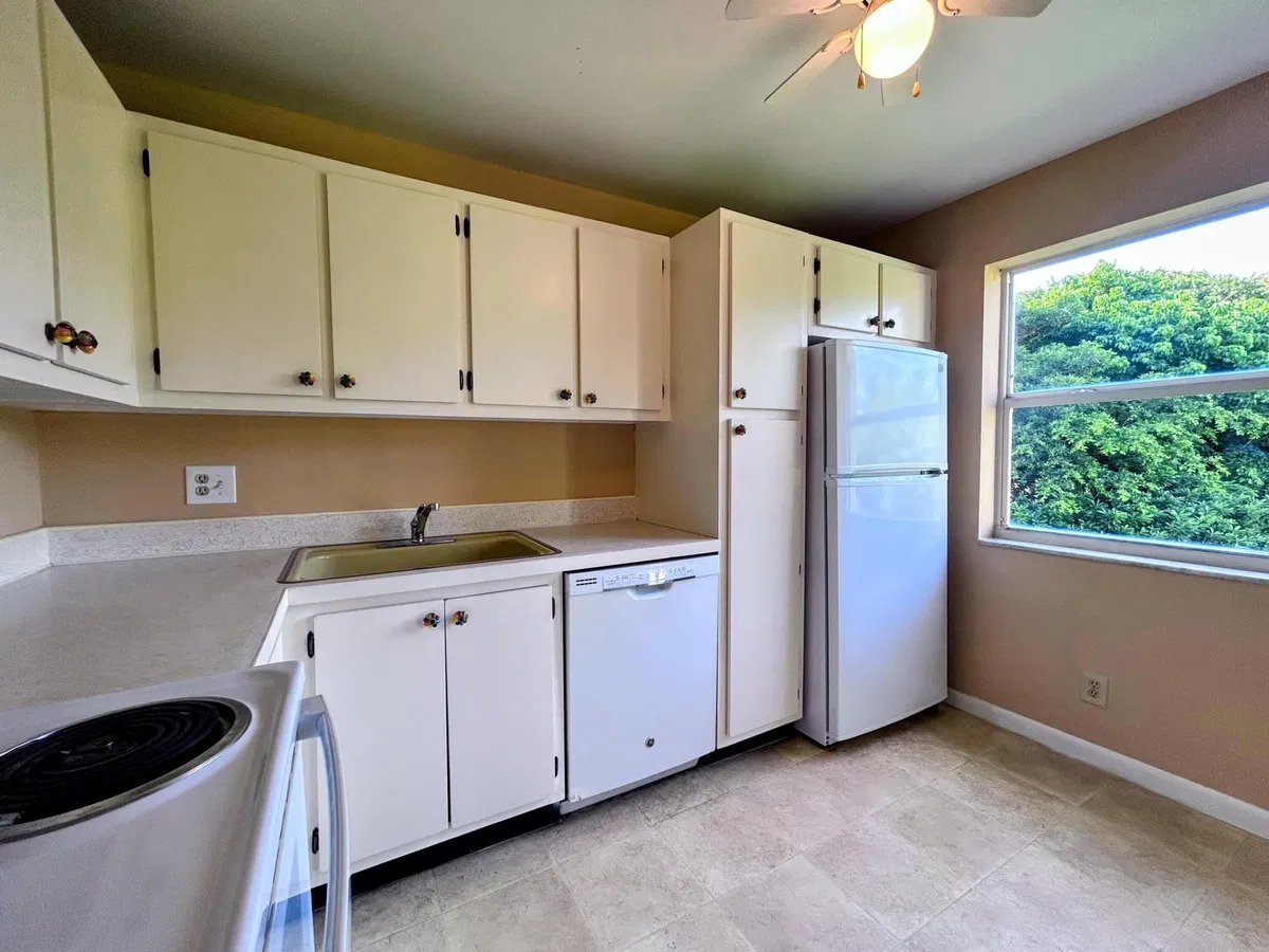 Unit 202 photo 13
