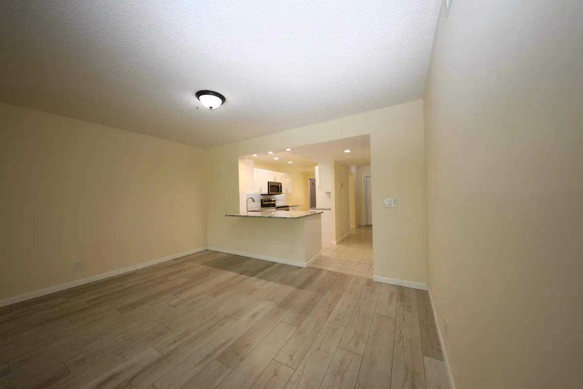Unit 104 photo 7