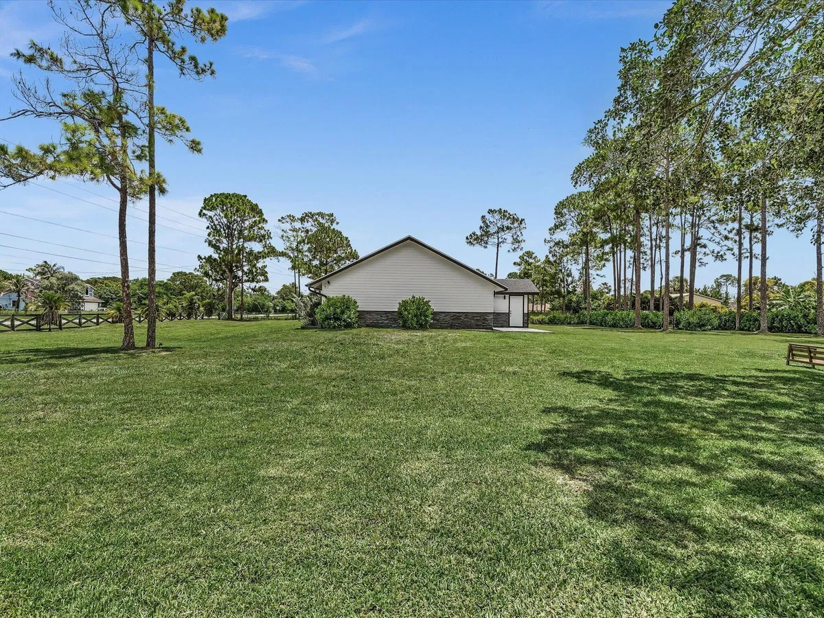 Residence photo 52