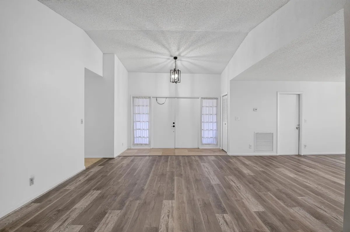 Residence photo 4