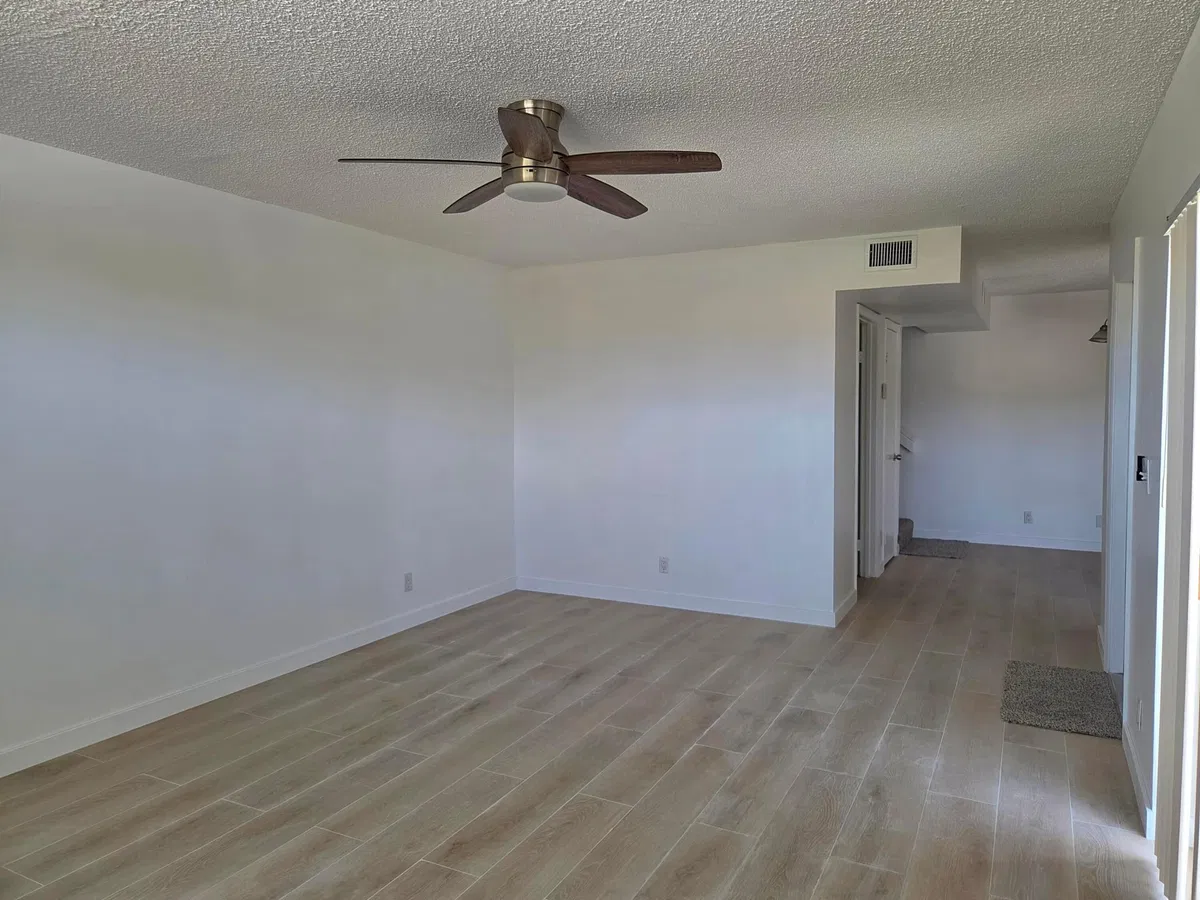  Residence photo 7