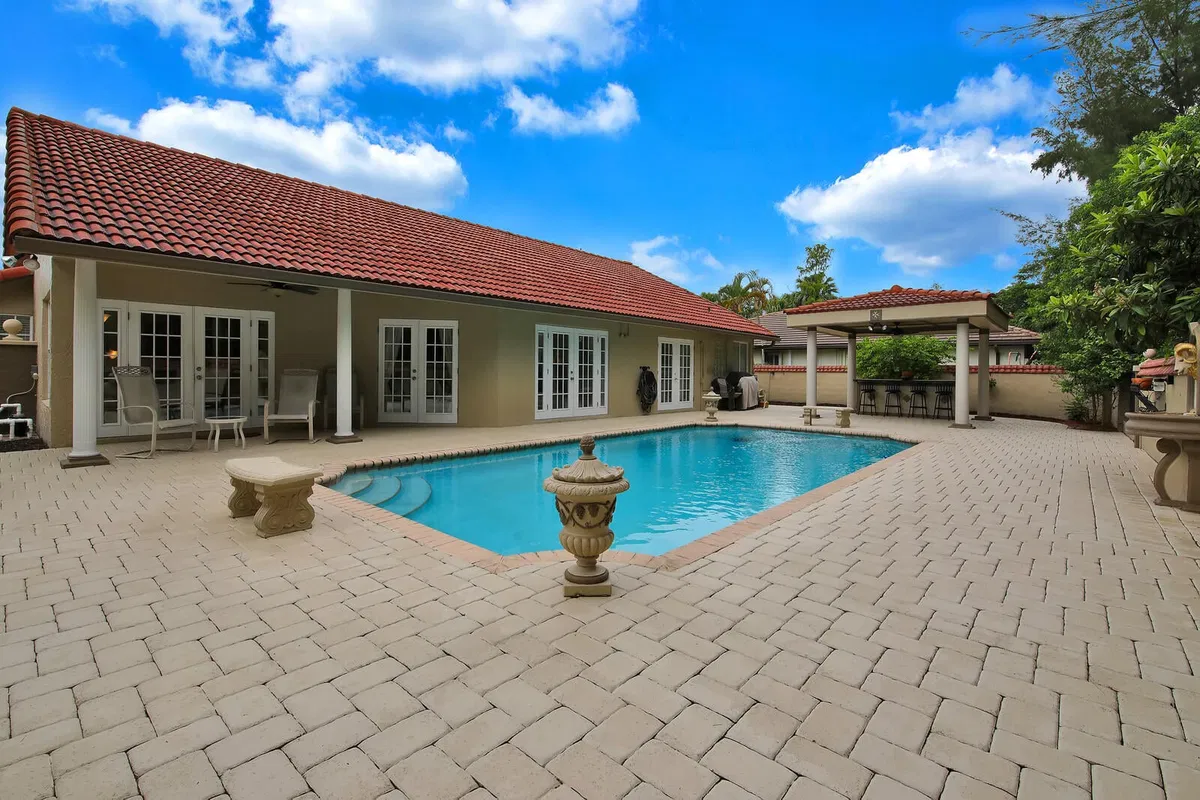 Residence photo 16