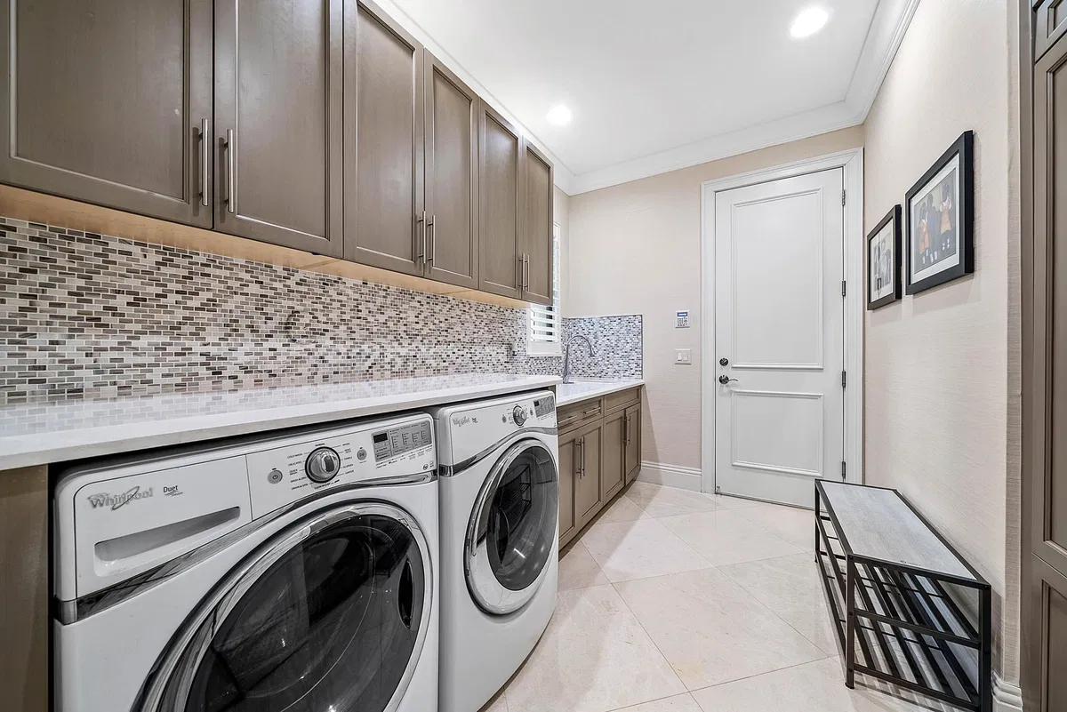 Residence photo 46