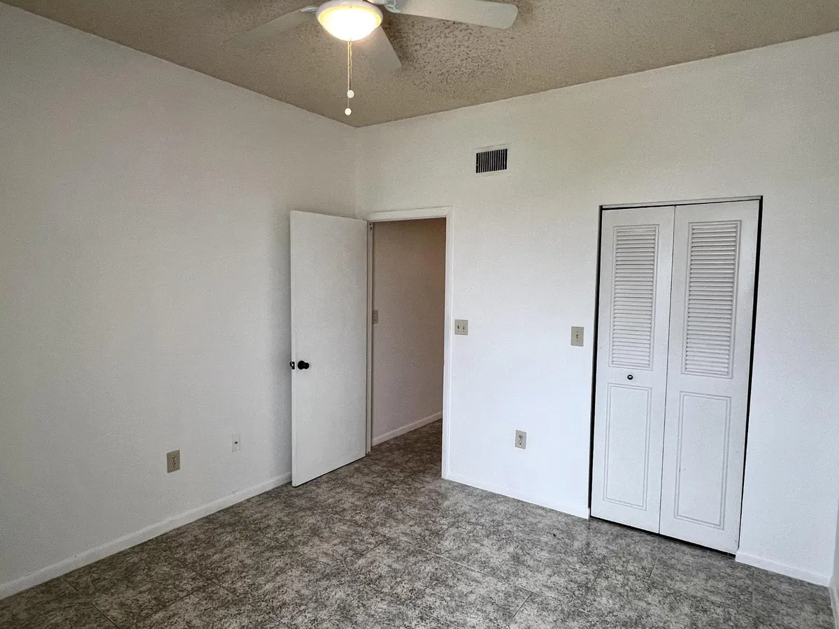 Unit B3 photo 19