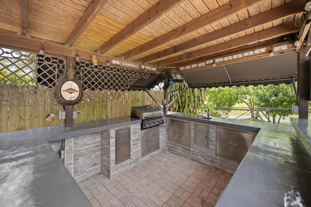 Residence photo 4