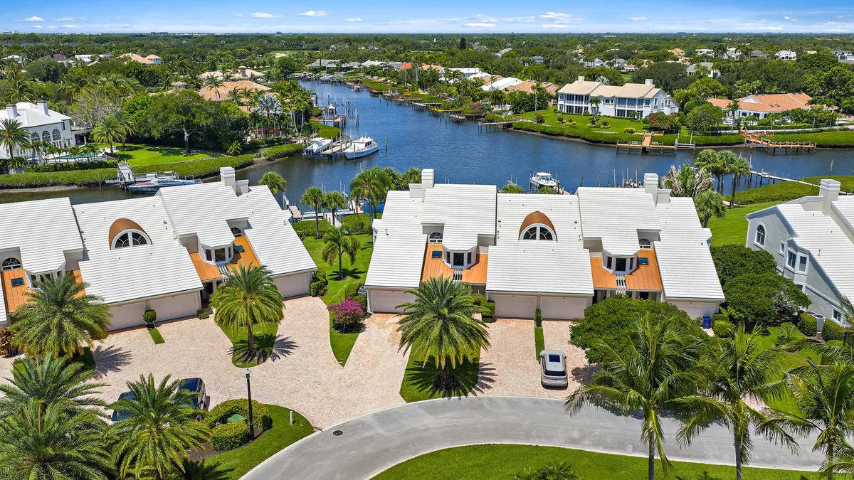 Admirals Cove Residence photo 19