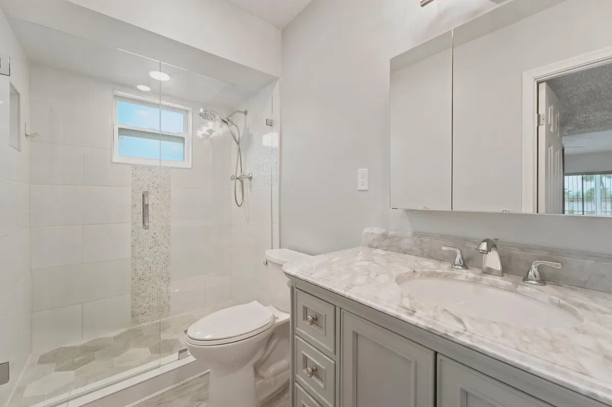 Unit 203 photo 13