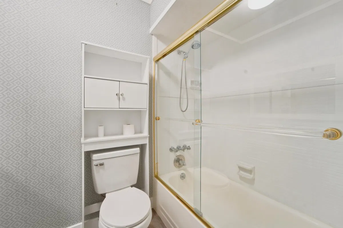 Unit 203 photo 19