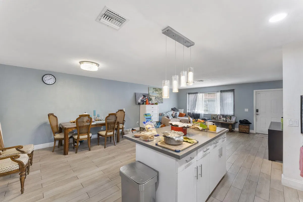 Residence photo 4