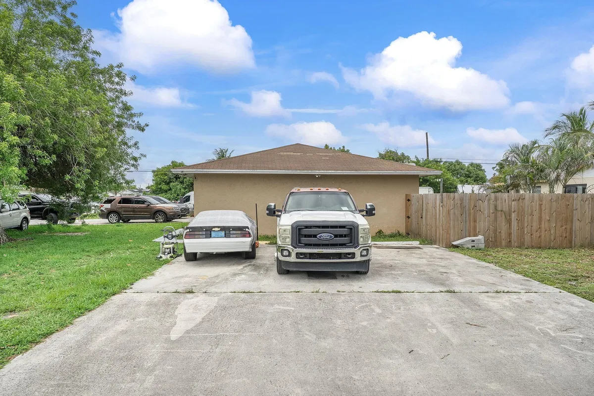 Residence photo 16