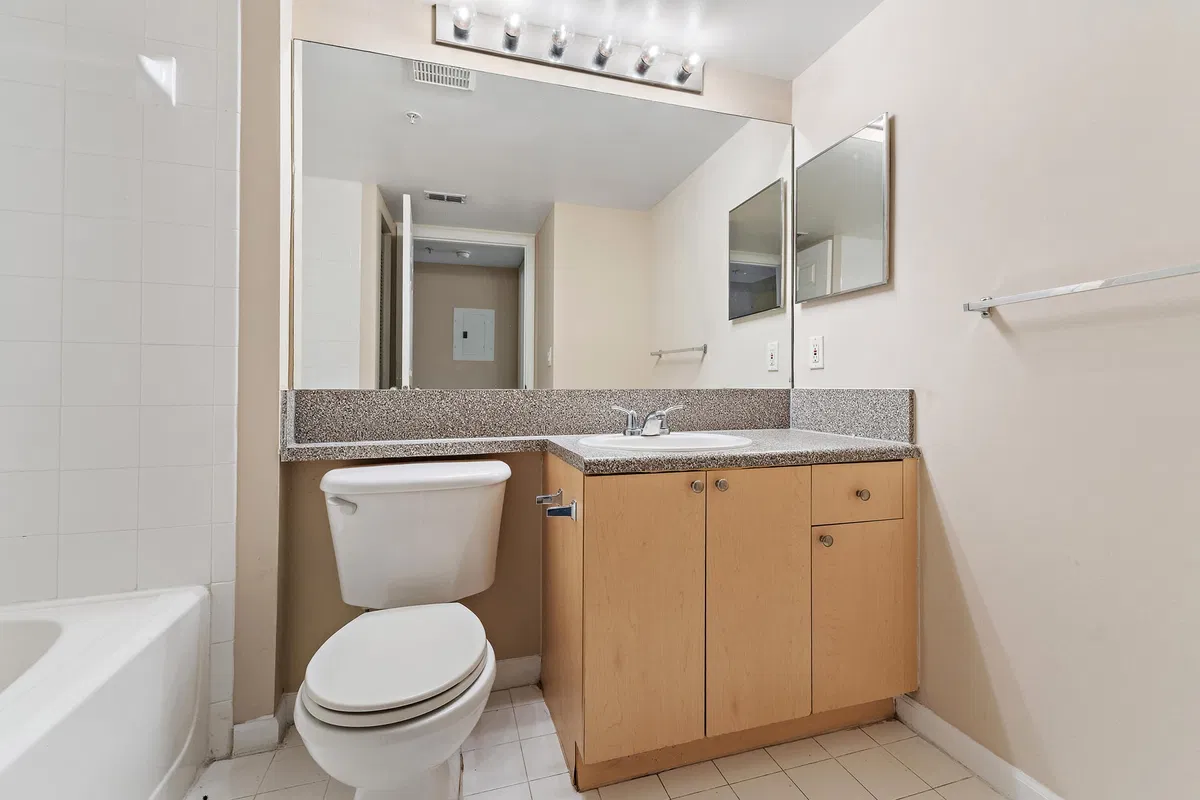 Unit 2-209 photo 25