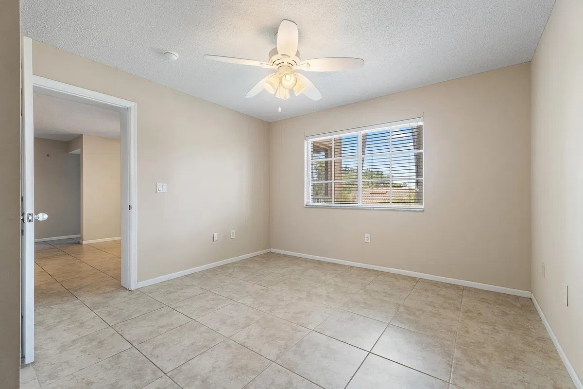 Unit 2-209 photo 28