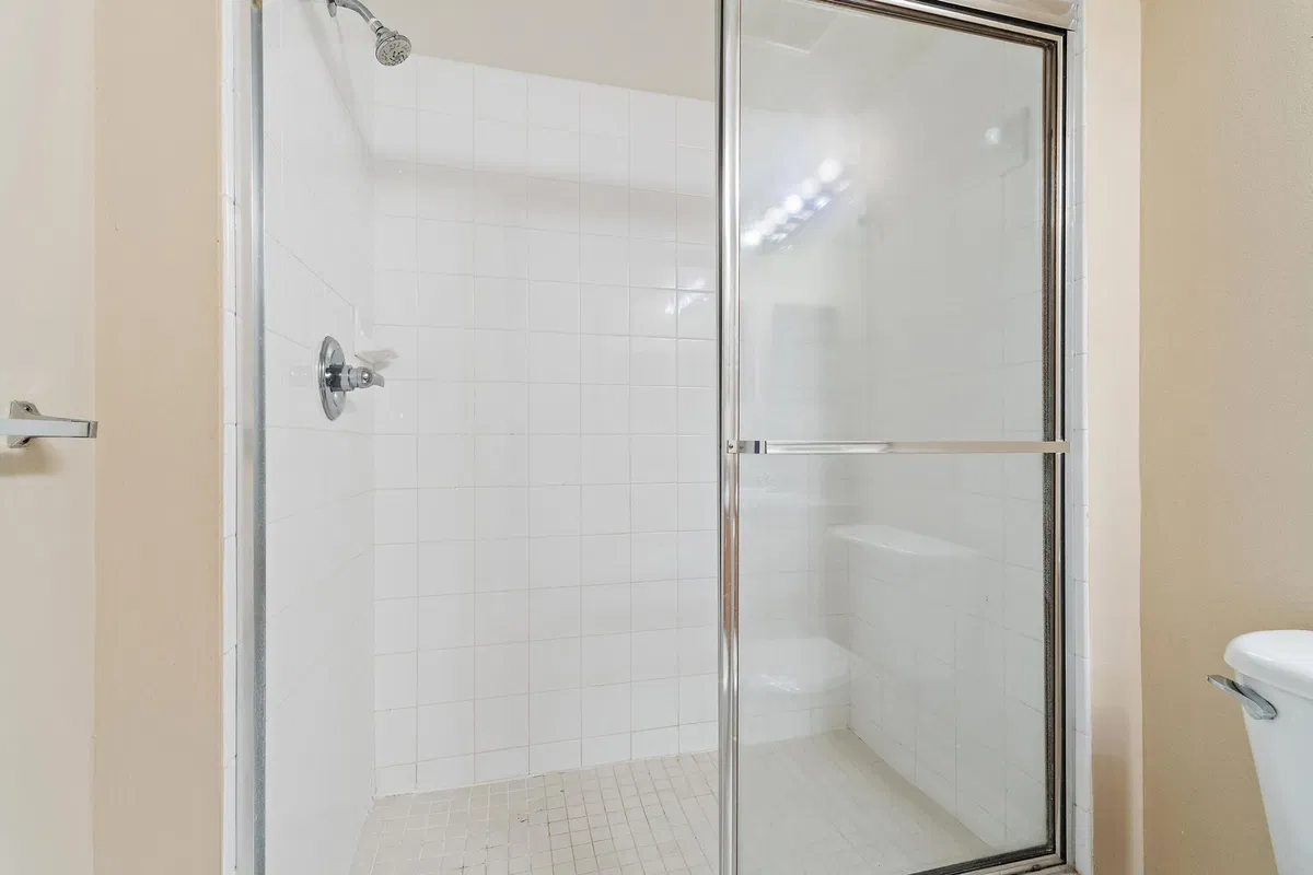 Unit 2-209 photo 31