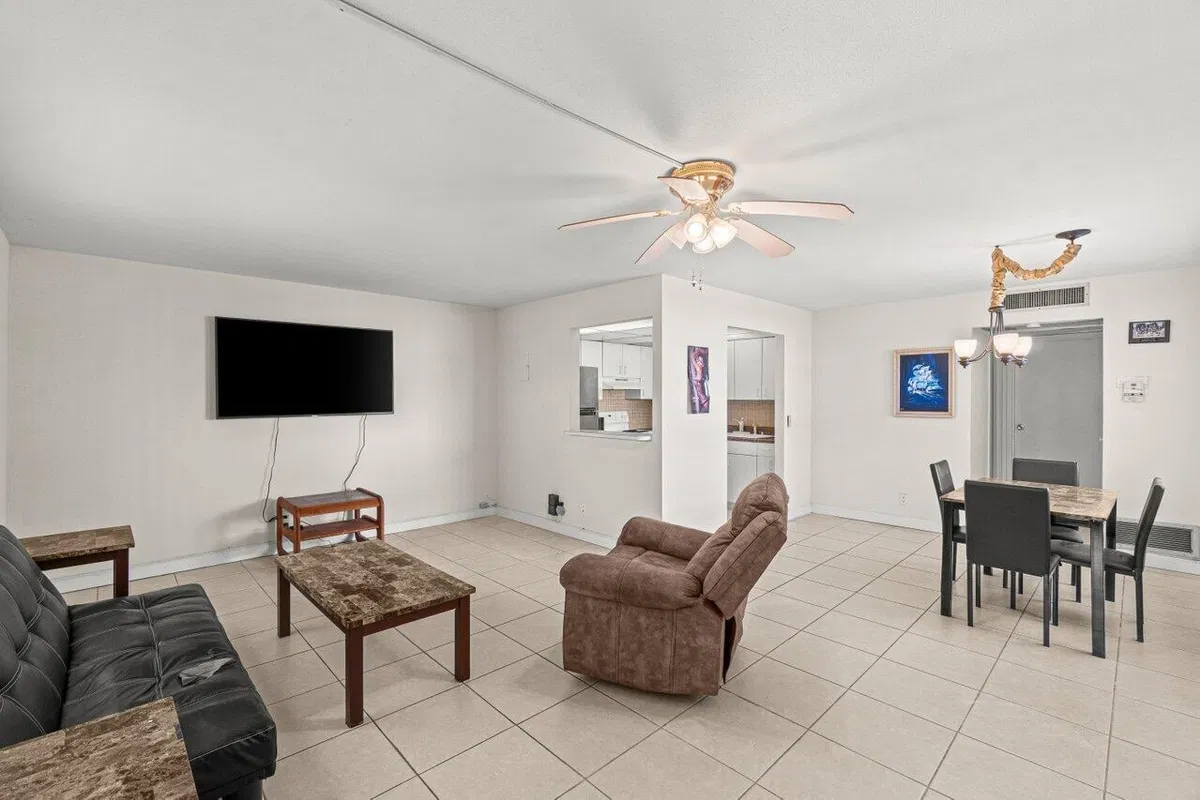 Residence photo 4