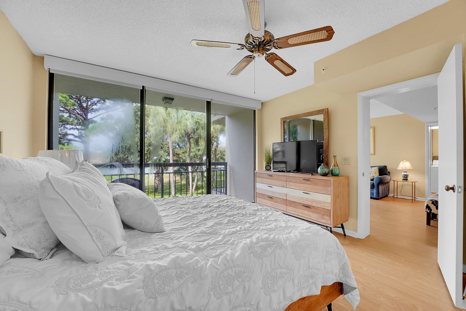 Unit 203 photo 16