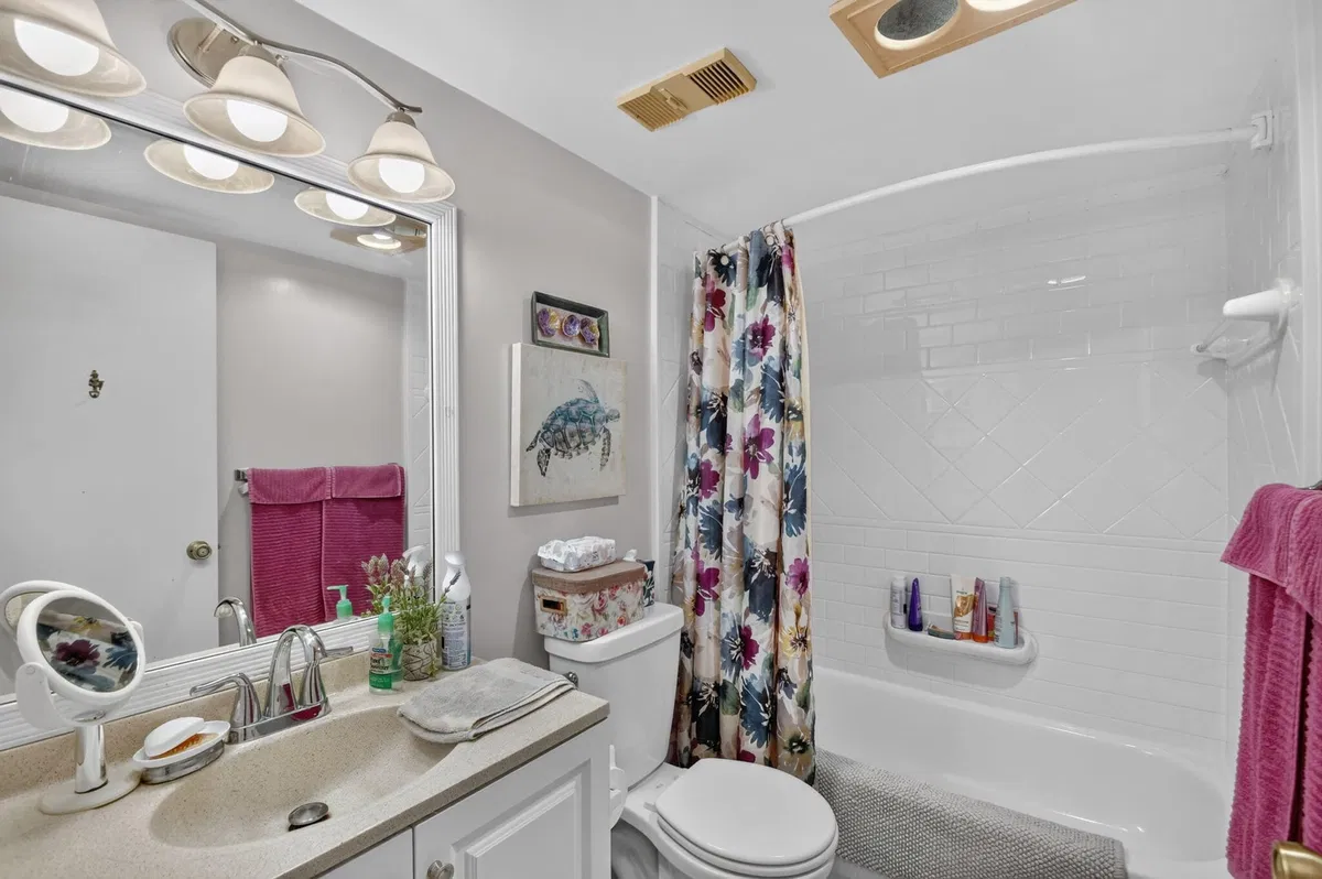 Unit 114 photo 34